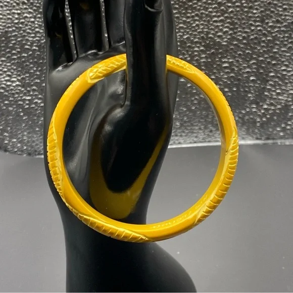 Vintage Bakelite Bangle Bracelet Carved Pattern Butterscotch 16.21 gm